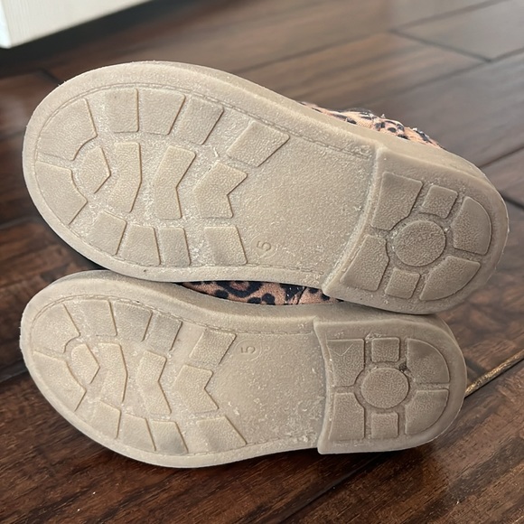 Tucker + Tate Leopard Booties Size 5 - Picture 3 of 4